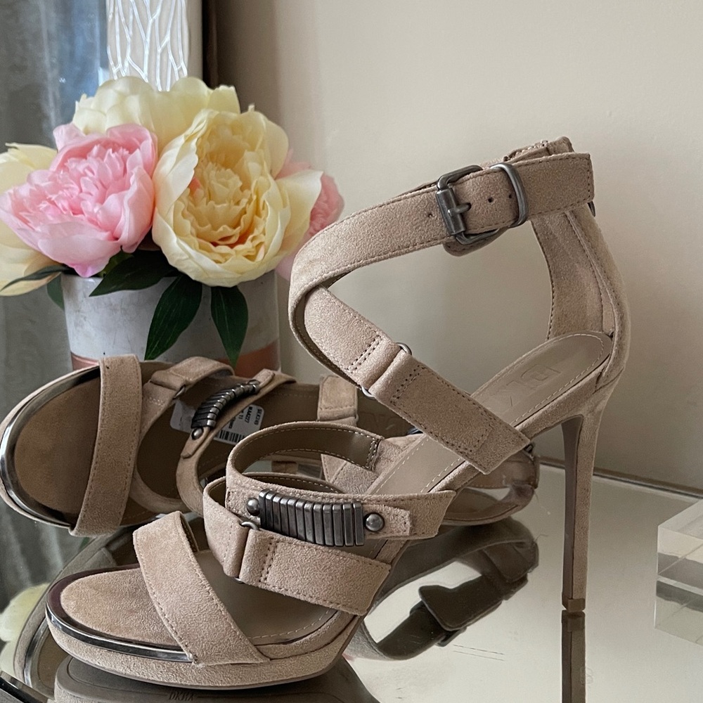 DKNY Women's Essential Baby Slide Sandal Elegant Tan Strappy Heels - Picture 2 of 14